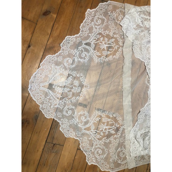 Vintage Lace Window Valance 59” wide x 33”long - Picture 3 of 7